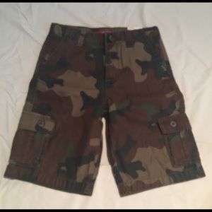 NWT BOYS SIZE 7 CARGO SHORTS